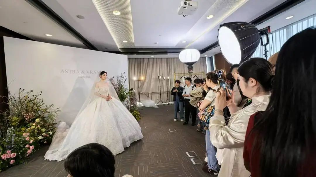 上海古装周官方协作展会AW2025 BRIDAL MODA昌大揭幕